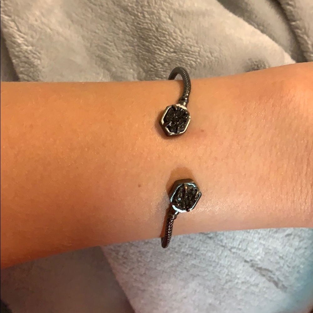 Black Kendra Scott bracelet